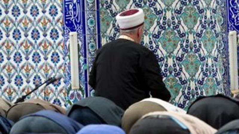 Almanya imamlara Almanca şartı getiriyor