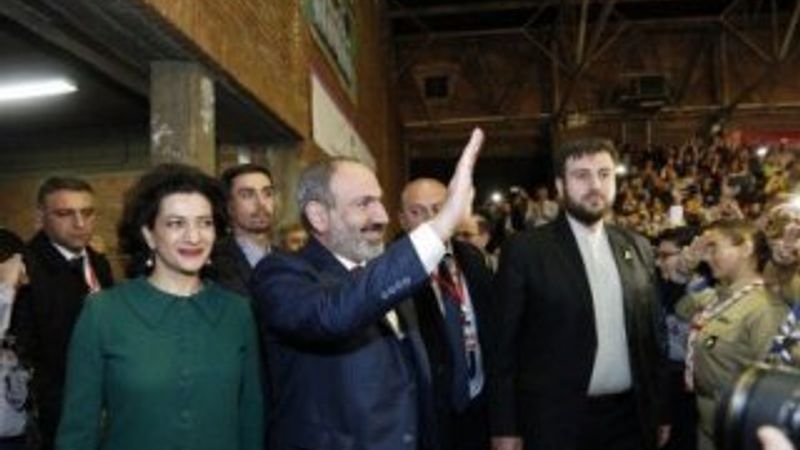 İran: Karabağ pankartı kabul edilemez