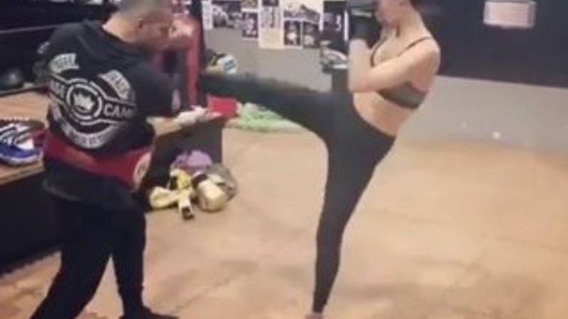 Özge Özpirinçci kick boksa başladı