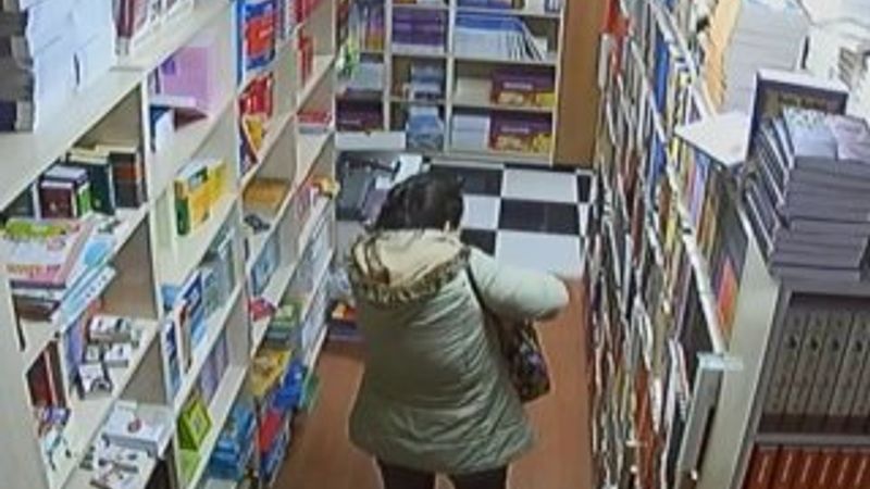 Kitabevinden 50 kitap çalan hırsız kameraya yakalandı