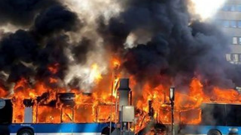 İsveç'te otobüs patladı