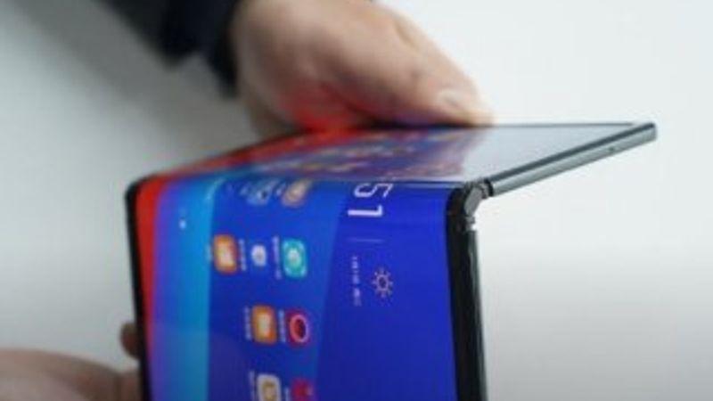 Apple, katlanabilir telefon yarışında geride kalacak