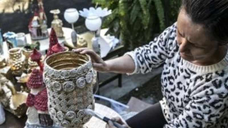 Atık malzemeleri özel tasarım ürünlere dönüştürüyor