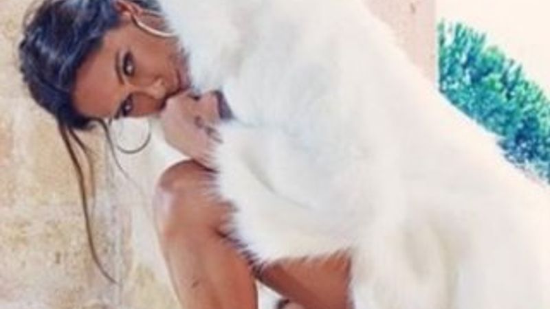 Hülya Avşar kürküyle poz verdi