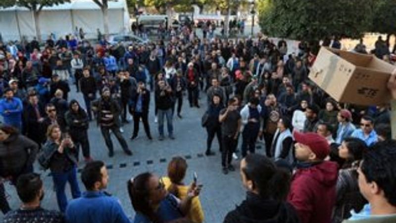 Tunus'ta bebek ölümlerine protesto