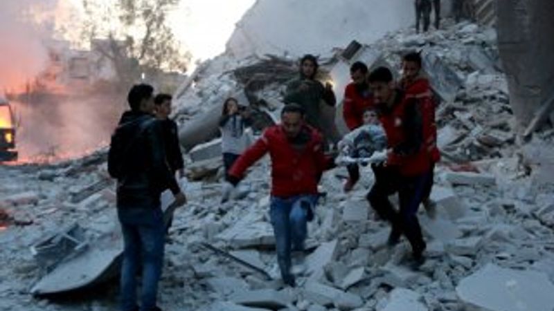 İdlib'e yoğun hava saldırıları sürüyor