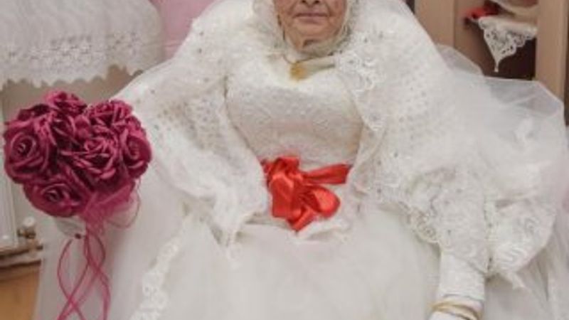 89 yaşındaki Halime Nine gelinlik giydi