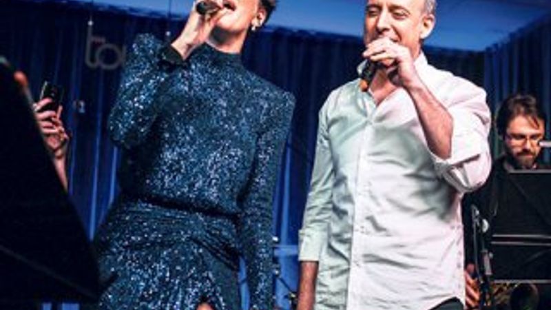 Bergüzar Korel sahneye çıktı