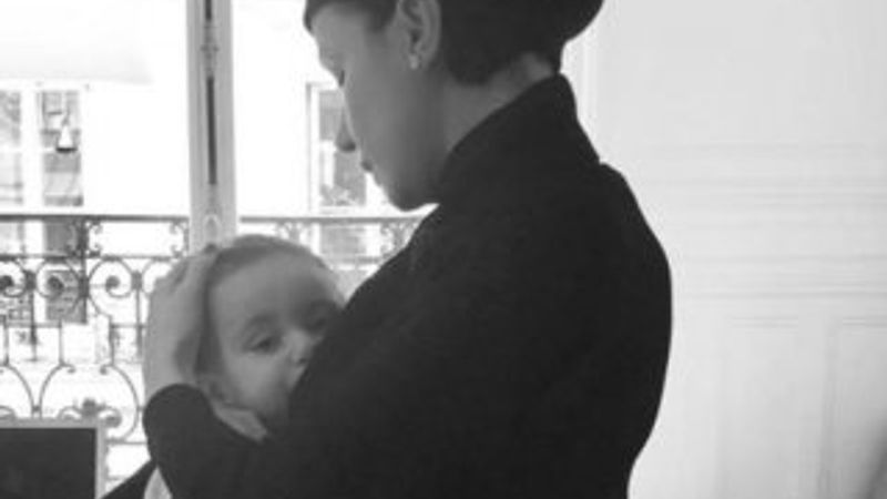 Gülşen emzirirken fotoğraf paylaştı