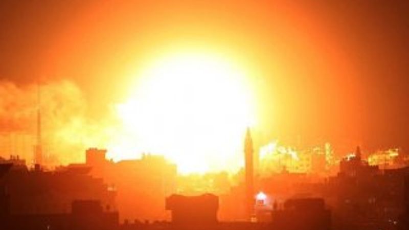 İsrail, Gazze şeridinde 100 noktaya saldırdı