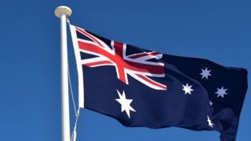 Avustralyalı ırkçı senatöre 'yumurtalı' protesto