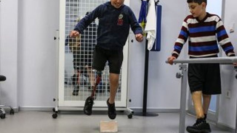 Suriyeli sakat çocuklar, protez bacaklarıyla koşacak