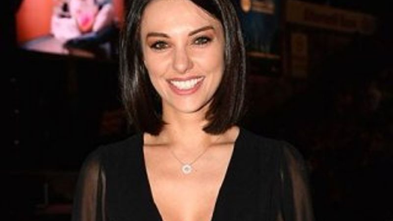 Tuvana Türkay yazar oluyor