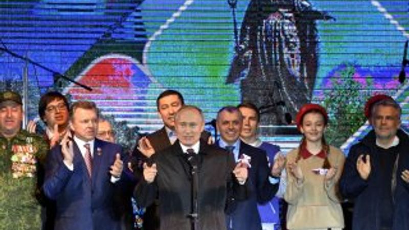 Putin, Kırım’da kutlamalara katıldı