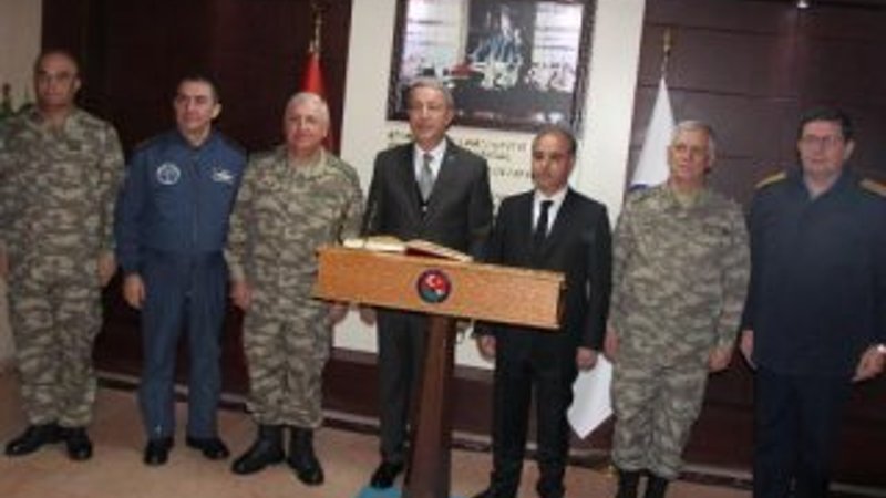 Bakan Akar: Bizim tek hedefimiz teröristlerdir