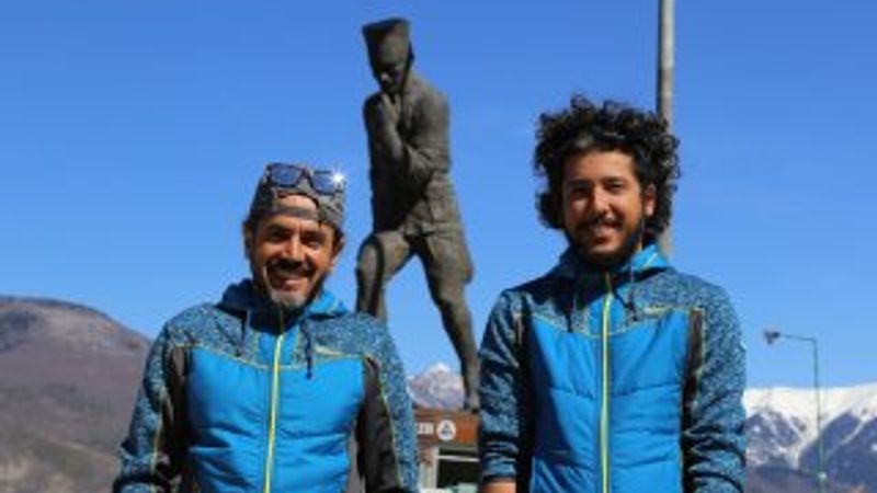 Atatürk ve şehitleri gökyüzünde andılar