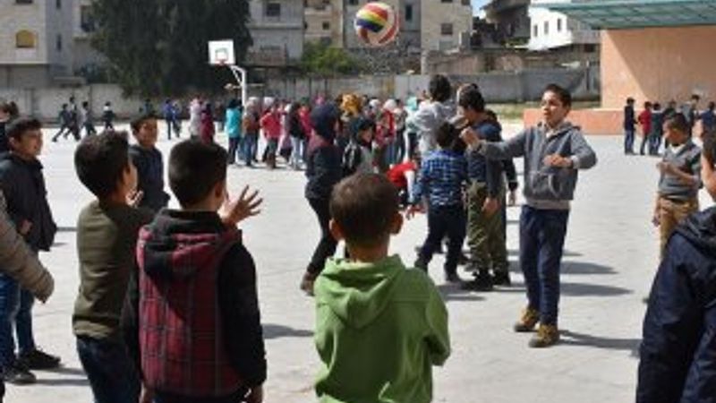 300 bin Suriyeli ülkesine geri döndü