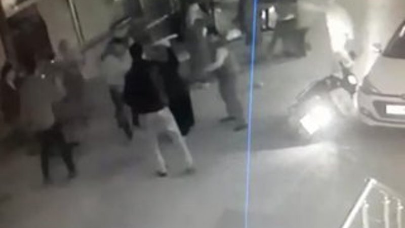 Tekme tokat muhtarlık kavgası kamerada