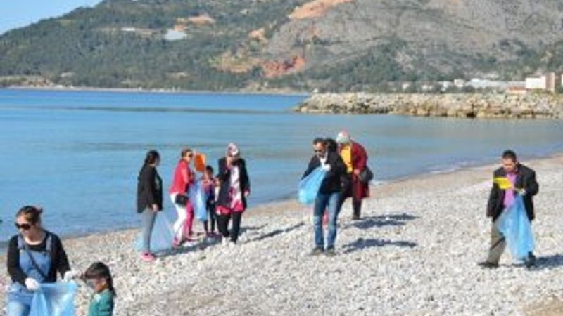 Ana sınıfı öğrencileri Bozyazı sahilini temizledi