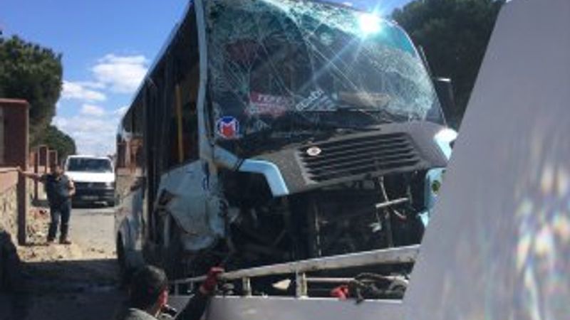 Dolmuş duvara çarptı: 8 yaralı