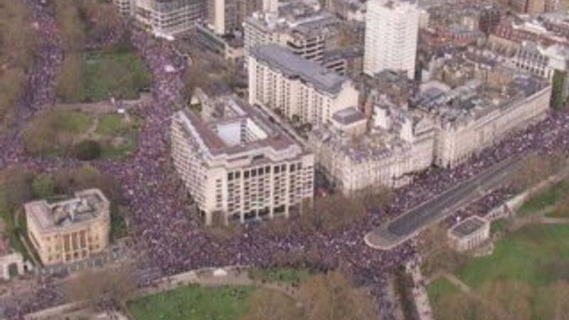 Londra'daki yürüyüşün havadan görüntüsü