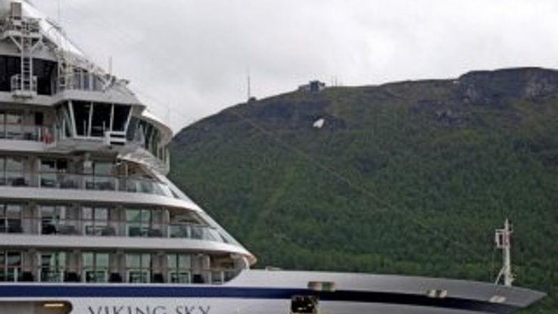 Norveç’te turist gemisi, bin 300 yolcusuyla sürükleniyor