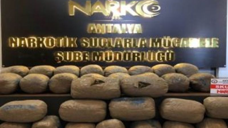 Sebze kasalarında uyuşturucu sevkiyatı polise takıldı