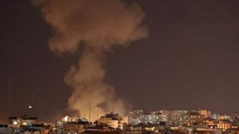 İsrail Gazze'yi bombalıyor