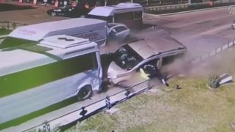 5 araca çarptı, 15 kişiyi yaraladı