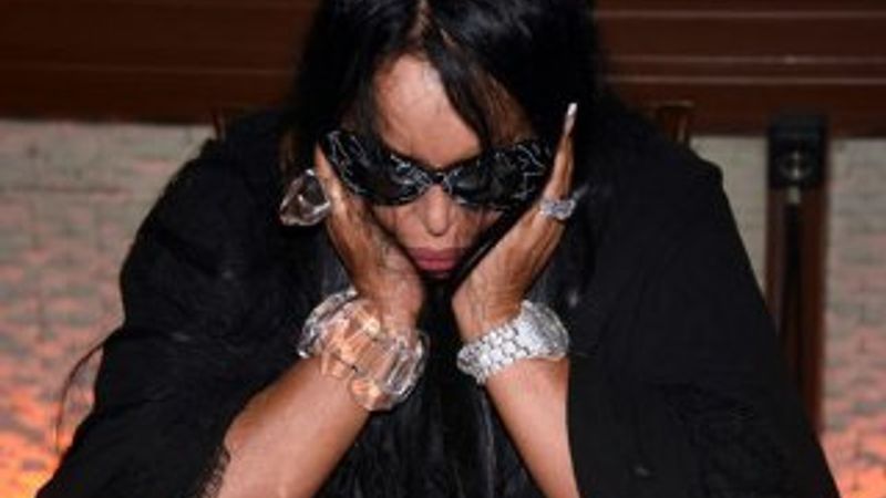 Bülent Ersoy seyirciyi dövdü