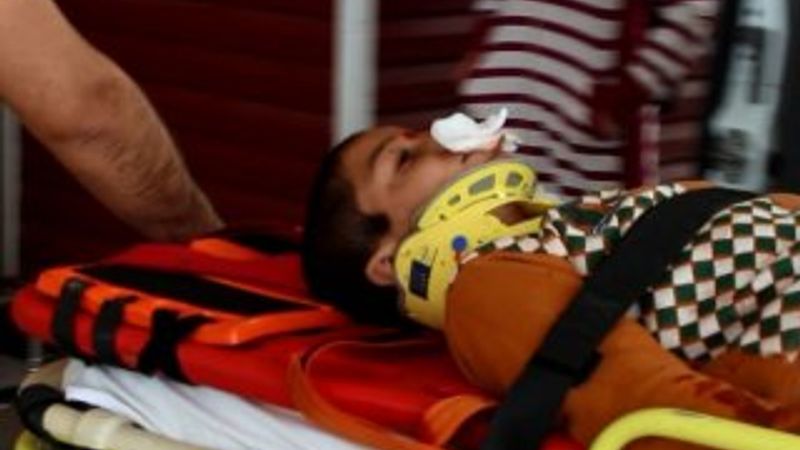 Yola fırlayan küçük çocuğa otobüs çarptı