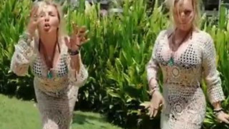 Seda Akgül'den dans şov