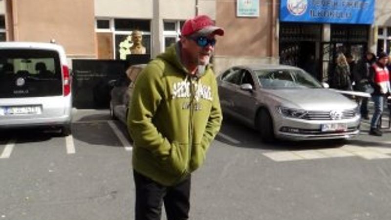 Beyazıt Öztürk oy kullanacağı okulu karıştırdı