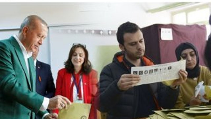 Yerel seçim sonuçları Yunan basınının manşetinde