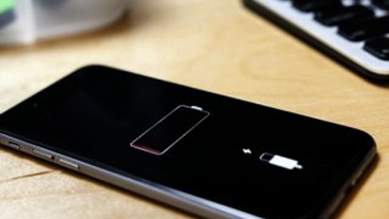 Bir çocuğun yüzünde iPhone bataryası patladı