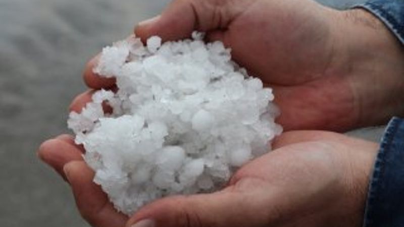 Diyarbakır'a dolu yağdı