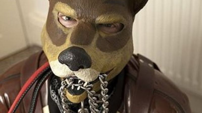 Kendini insan gibi hissetmeyen adam, köpek gibi yaşıyor