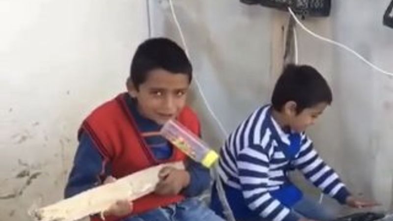 Miniklerin yaptığı müzik sosyal medyayı salladı