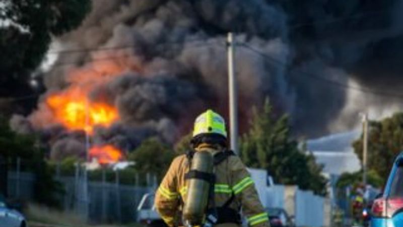 Avustralya'da kimyasal atık fabrikasında yangın