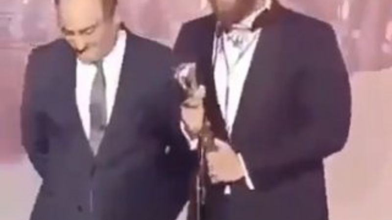 Can Yaman Lübnan'da ödül aldı