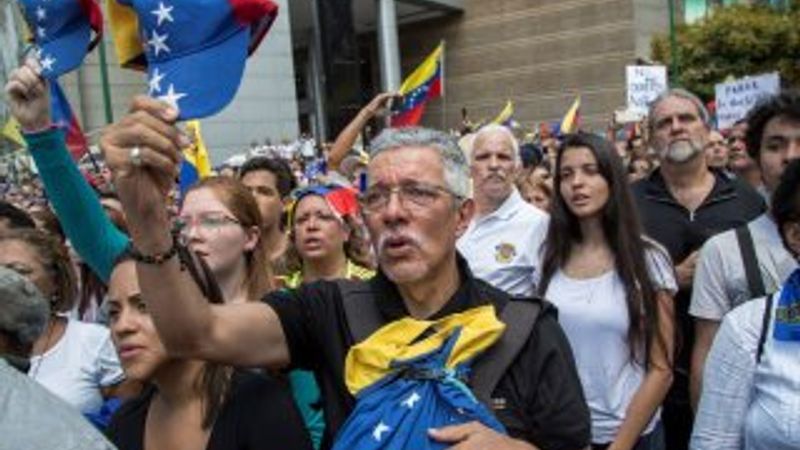 Venezuela'da muhalifler sokaklara çıktı