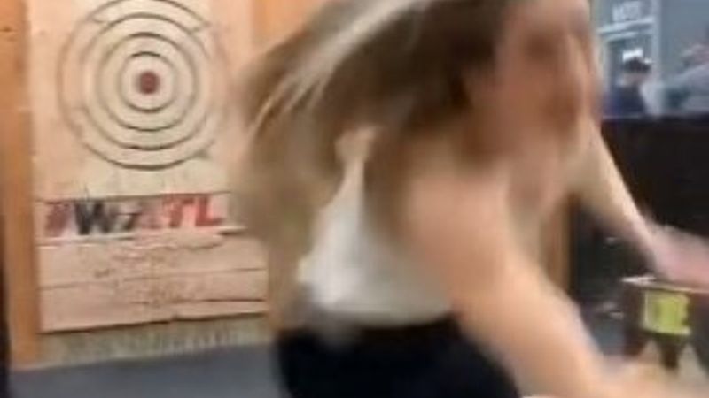 Kanadalı kadının balta oyunuyla imtihanı