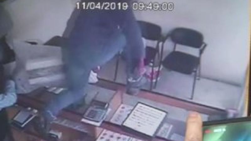 Bursa'daki kuyumcu soygunu anbean görüntülendi