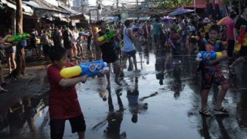 Tayland'da yeni yıl kutlanıyor