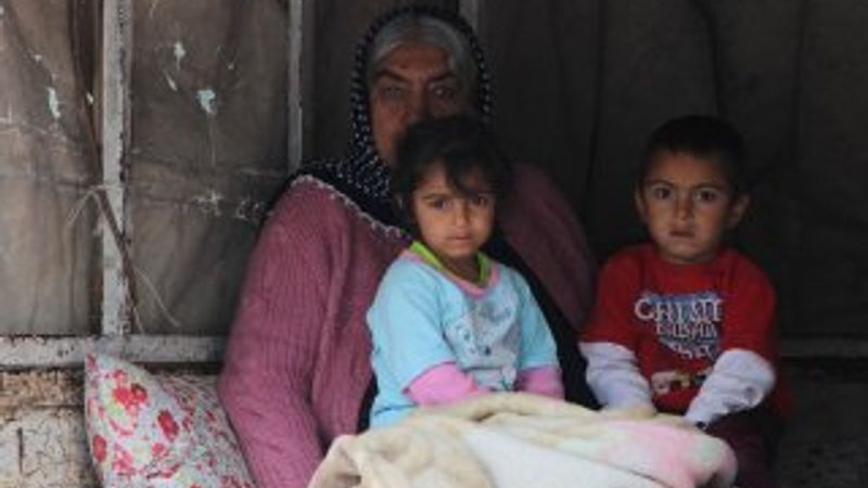 Kamyonet kasasında umutlu bekleyiş