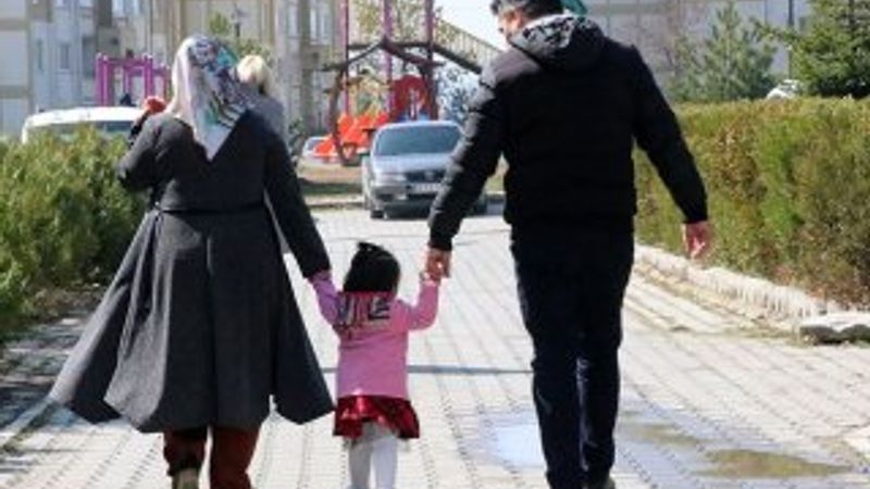 Yetiştirme yurdunda büyüdü, kimsesiz çocuğu sahiplendi