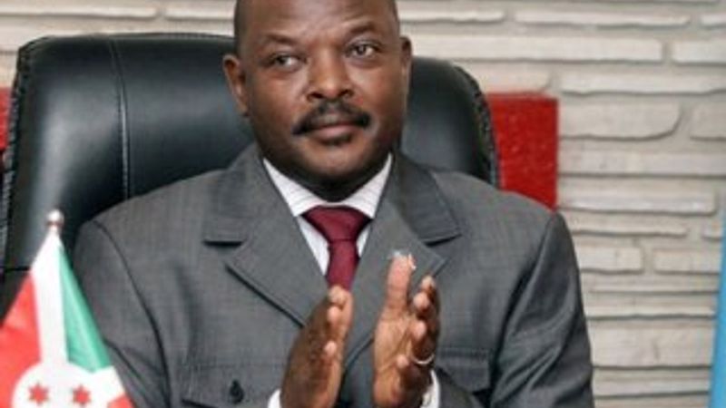 Devlet başkanının fotoğrafını boyadılar, eğitimleri bitti