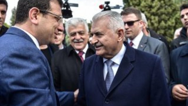 Binali Yıldırım ile Ekrem İmamoğlu tokalaştı