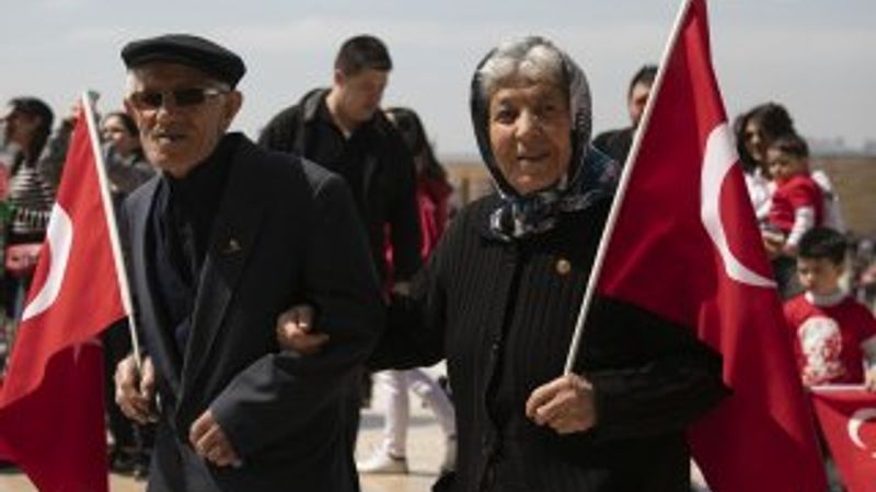 Binlerce kişi Anıtkabir'e akın etti