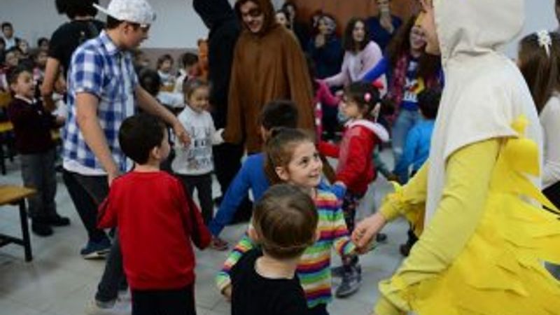 Lise öğrencilerinden köylerdeki çocuklar için tiyatro